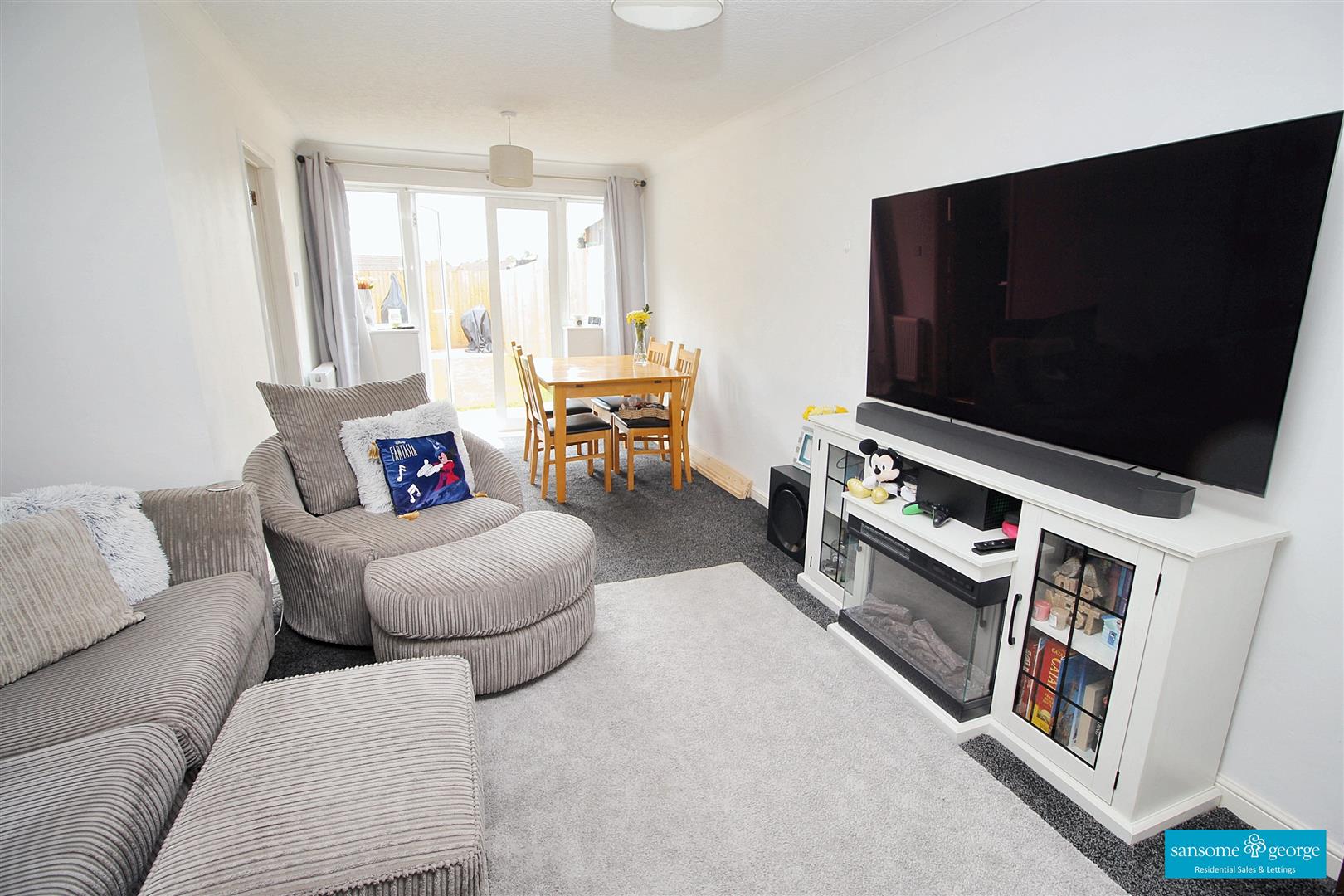 3 bed property in Kentwood Close, Tilehurst